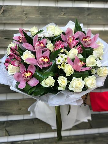 Букет цветов из: Розы и Хризантемы в Ташла