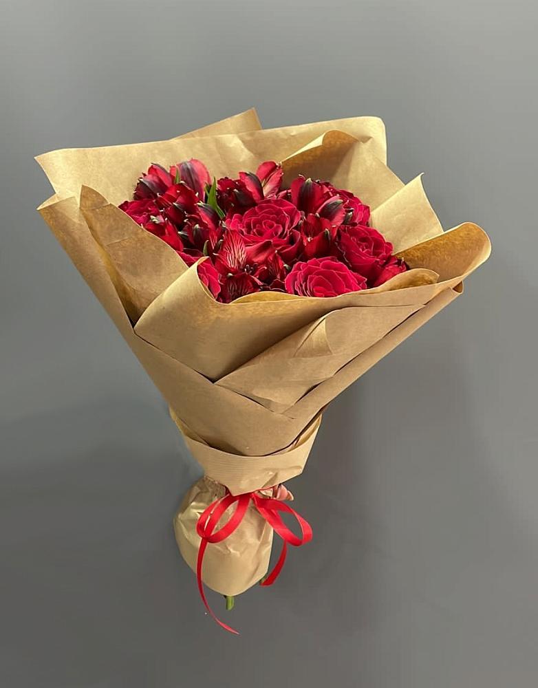 Букет цветов из: Альстромерии и Розы в Ташла