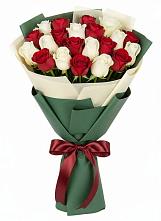 Букет Микс из красных и белых роз в Ташла
