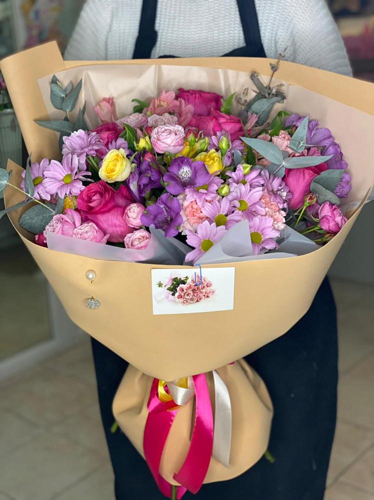 Букет цветов из: Хризантемы, Гвоздики и Альстромерии в Ташла