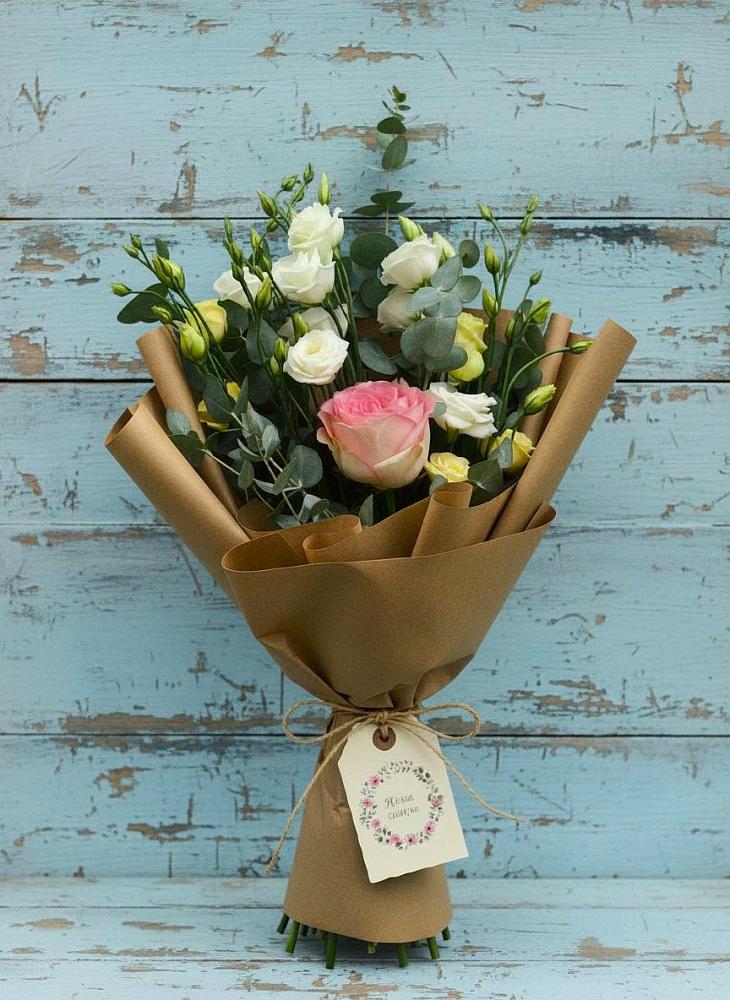 Букет цветов из: Розы и Лизиантусы в Ташла