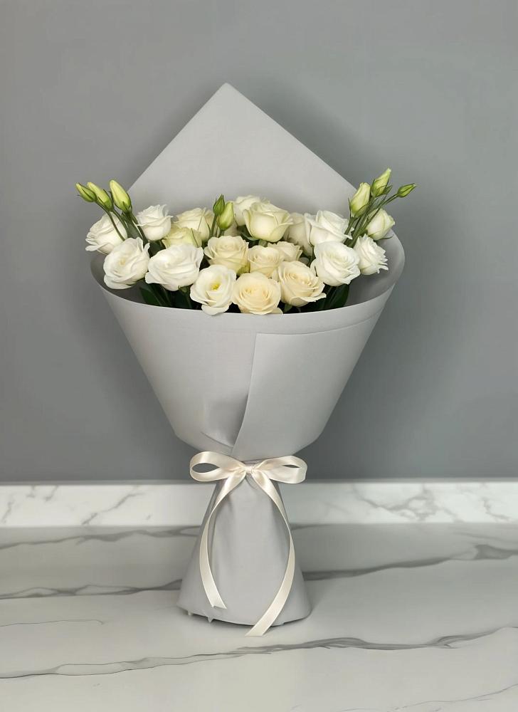 Букет цветов из: Розы и Лизиантусы в Ташла