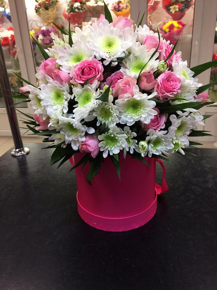 Цветочная композиция из Розы и Хризантемы в шляпной коробке в Ташла