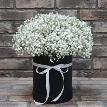 Цветочная композиция из Гипсофила в шляпной коробке в Ташла