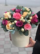 Цветочная композиция из Розы в шляпной коробке в Ташла
